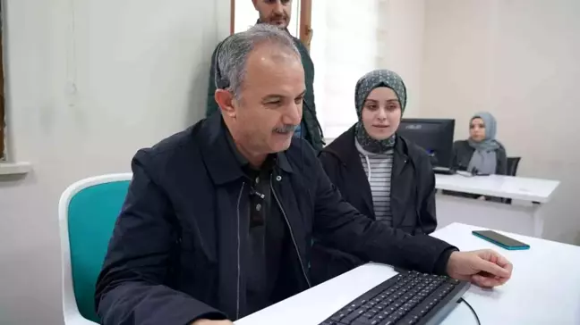Adıyaman Belediye Başkanı Süleyman Kılınç, Beyaz Masa 153 Çağrı Merkezini Ziyaret Etti