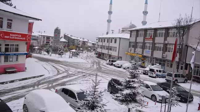 Tokat'ın Başçiftlik ilçesinde karla mücadele çalışmaları başladı
