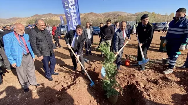 Aksaray Belediyesi Öğretmenler Günü'nde Fidan Dikme Etkinliği Düzenledi