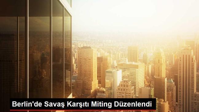 Berlin'de Savaş Karşıtı Miting Düzenlendi