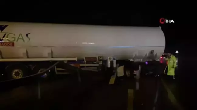 LNG Tankeri Bariyerlere Çarptı: 1 Yaralı