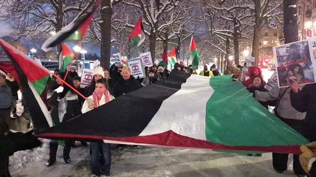 İsrail'in Gazze'ye yönelik saldırıları Stockholm'de protesto edildi