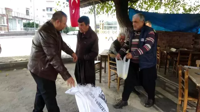 Kozan'da Dere Yatağına Dökülen Limonlar Vatandaşlara Dağıtıldı