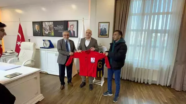 Genç Kızılay Gönüllüleri Kızılcahamam Belediye Başkanı'nı Ziyaret Etti