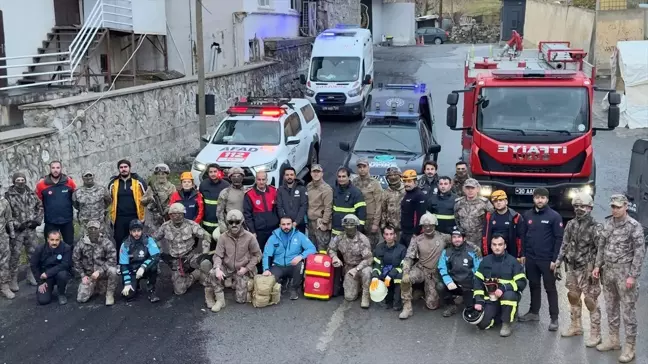 Hakkari Özel Harekat Şube Müdürlüğünde Deprem ve Yangın Tatbikatı Gerçekleştirildi