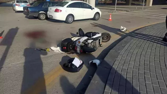 Ankara'da hafif ticari araç ile motosiklet çarpışması: Motokurye hayatını kaybetti