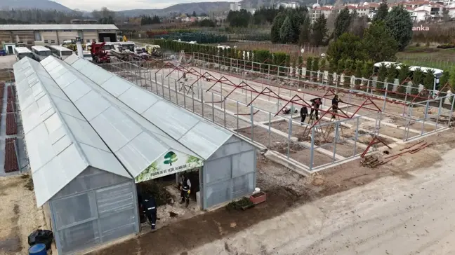 Eskişehir Büyükşehir Belediyesi Atık Malzemeleri Geri Dönüştürerek Sera Yapıyor