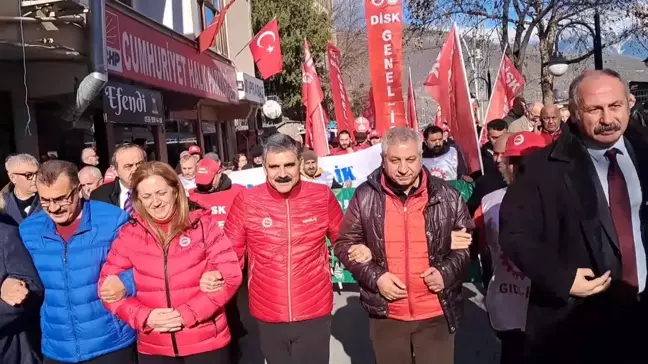 DİSK Genel Başkanı Arzu Çerkezoğlu: İnsanca yaşayacak bir asgari ücret için mücadeleyi büyütüyoruz