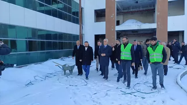 Muş Valisi Avnı Çakır, Malazgirt ilçesindeki kamu yatırımlarını inceledi