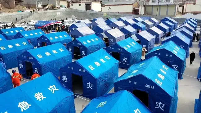 Çin'deki depremden etkilenen bölgelerdeki otoyollar trafiğe açıldı