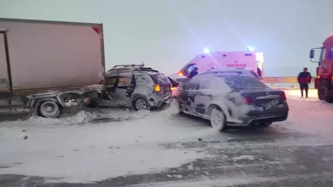 Kars'ın Susuz ilçesinde zincirleme trafik kazası: 4 yaralı