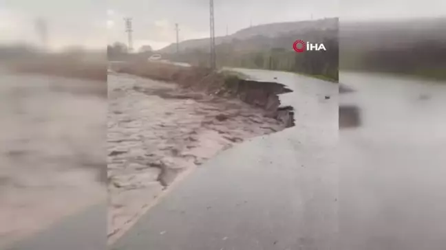 Şırnak'ta sağanak yağış: dereler taştı, yol çöktü