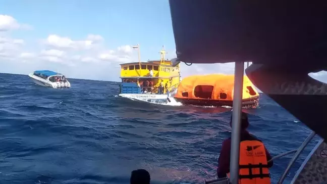 Tayland'da Feribot Batma Tehlikesi