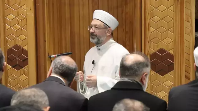 Diyanet İşleri Başkanı Ali Erbaş, Fransa'da şehit Mehmetçikler için dua etti