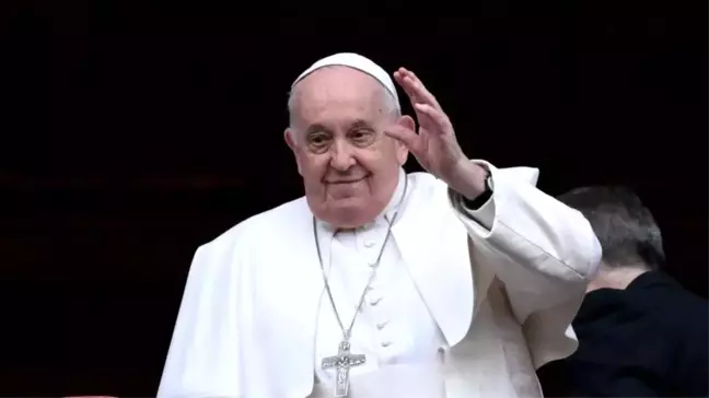 Papa, Noel mesajında dünyadaki çatışmalara silahsızlanma çağrısı yaptı