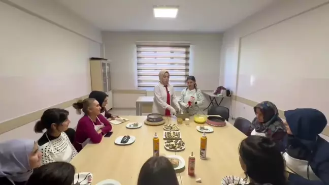 Şahinbey Belediyesi Dumlupınar Sosyal Tesisinde Açılan Pasta Kursu Yoğun İlgi Görüyor