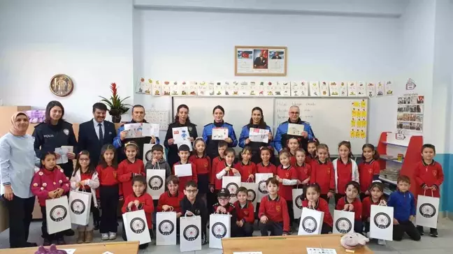 Samsun İl Emniyet Müdürü Ahmet Arıbaş, minik öğrencilere yeni yıl hediyesi gönderdi