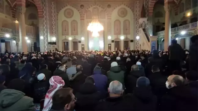 Eskişehir'de Yüzlerce Vatandaş Yeni Yılın İlk Sabah Namazında Buluştu