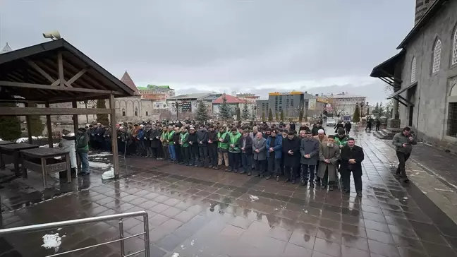 Erzurum'da Şehitler ve İsrail Saldırısında Ölen Hamas Lideri İçin Gıyabi Cenaze Namazı Kılındı