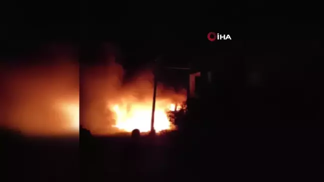 Hurda deposunda yangın: Alevler geceyi aydınlattı