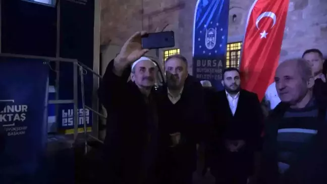 Bursa Büyükşehir Belediye Başkanı Alinur Aktaş, seçim çalışmasına Ulu Cami'de başladı