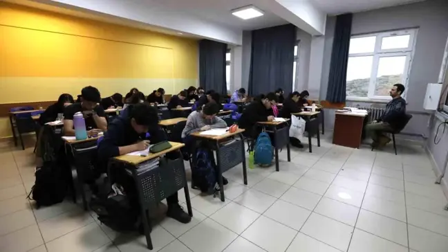 Başakşehir'de LGS ve TYT Deneme Sınavları Yapıldı
