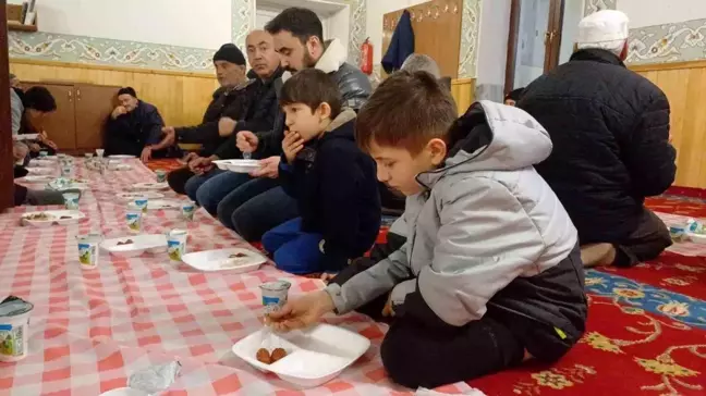 Düzce'de 113 Yıllık Kandil Geleneği Sürüyor
