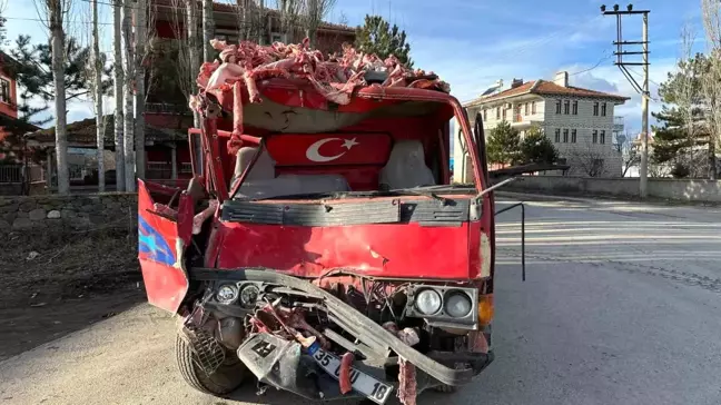 Ankara'da EGO otobüsüne kamyon çarptı