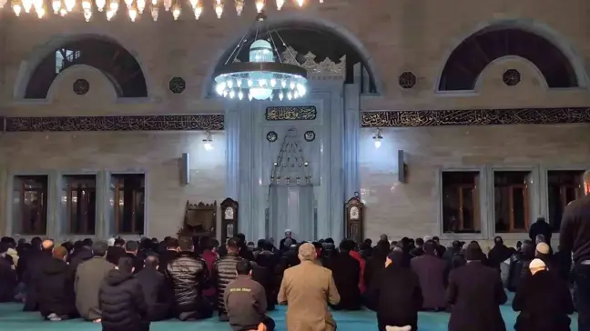 Van'da Regaip Kandili'nde Filistinliler için dualar edildi