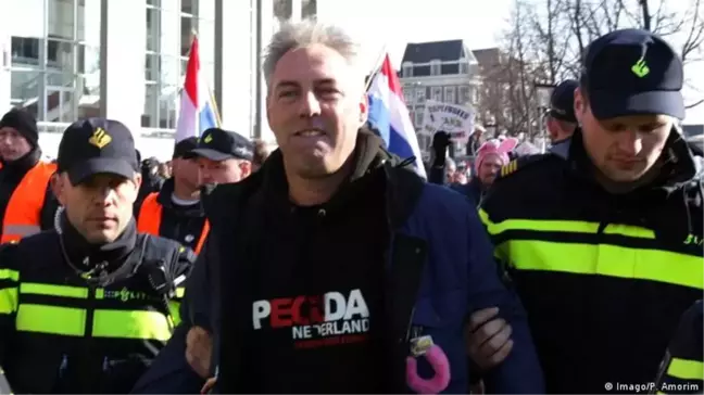 Hollanda'da Kur'an Yakma Girişimine Şiddetli Protesto