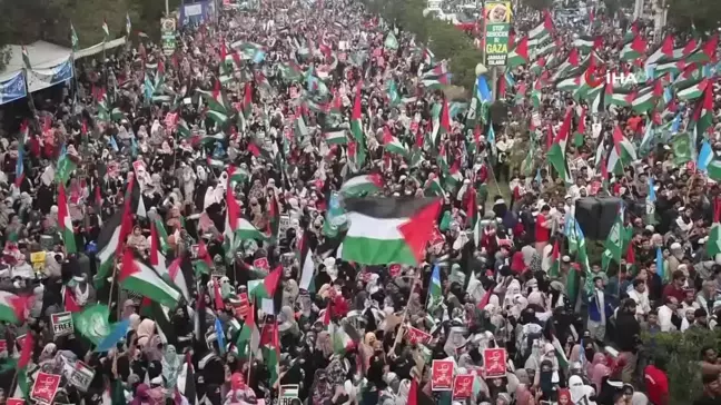 Pakistan'da on binlerce kişiden Filistin'e destek gösterisi
