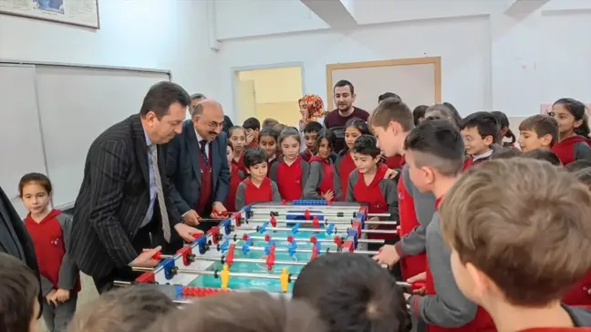 Oğuzlar Belediye Başkanı Öğrencilerle Langırt Oynadı