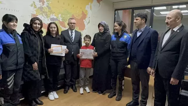 Maltepe'de Karne Dağıtım Töreninde Şehit Çocuklarına Hediyeler Verildi