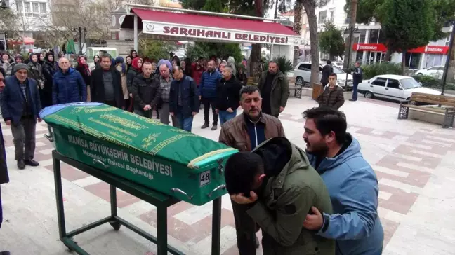 Manisa'da Eski Sevgilisi Tarafından Öldürülen Genç Kadın Son Yolculuğuna Uğurlandı