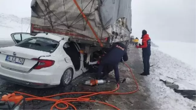 Bitlis'te kar yağışı nedeniyle meydana gelen trafik kazasında 2 kişi hayatını kaybetti