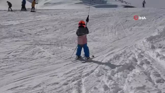 Bitlis'teki kayak tesisi yarıyıl tatilinde dolup taştı