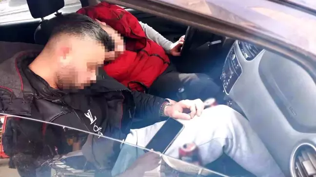 Direksiyon başında uyuyakaldı, ekipler dakikalarca dil döktü