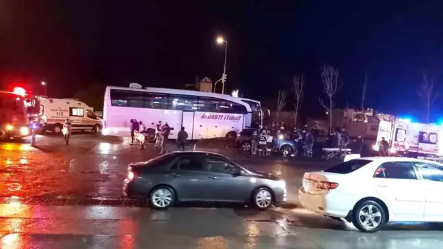 Ünye'de otobüs ile otomobil çarpıştı: 1 yaralı