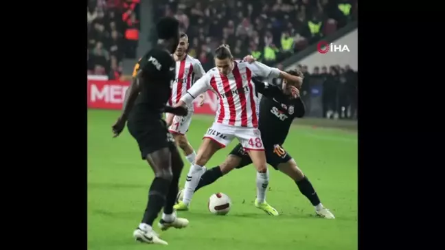 Trendyol Süper Lig: Samsunspor 0 - Galatasaray 2 (İlk yarı)