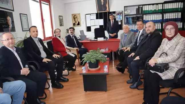 AK Parti Bolu Belediye Başkan Adayı Muhammed Emin Demirkol, İzzet Baysal ve Solmaz Baysal'ın Kabirlerini Ziyaret Etti
