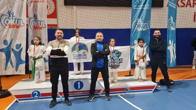 Çubuk Sporcuları İç Anadolu Minikler Bölge Şampiyonasında Başarı Kazandı
