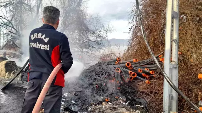 Tokat'ın Erbaa ilçesinde bir evin bahçesinde çıkan yangın şantiyeye sıçradı