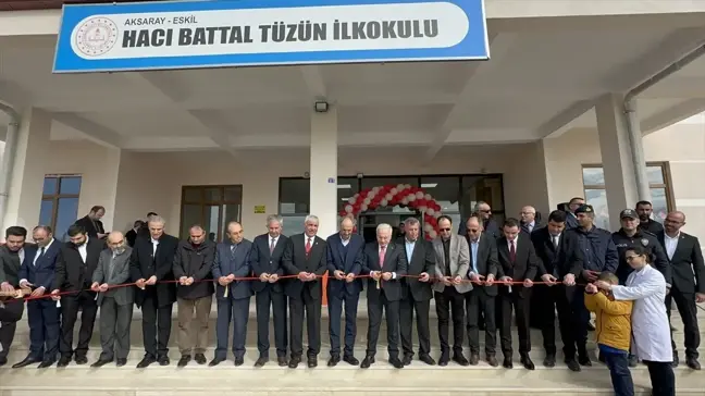 Aksaray Valisi Mehmet Ali Kumbuzoğlu, Eskil ilçesinde iki ilkokulun açılışına katıldı