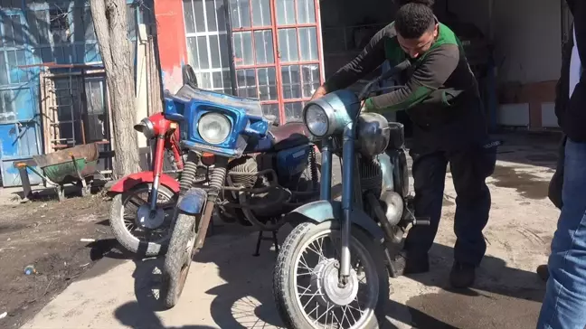 Sivas'ta Kardeşlerden Motosiklet Tamiri