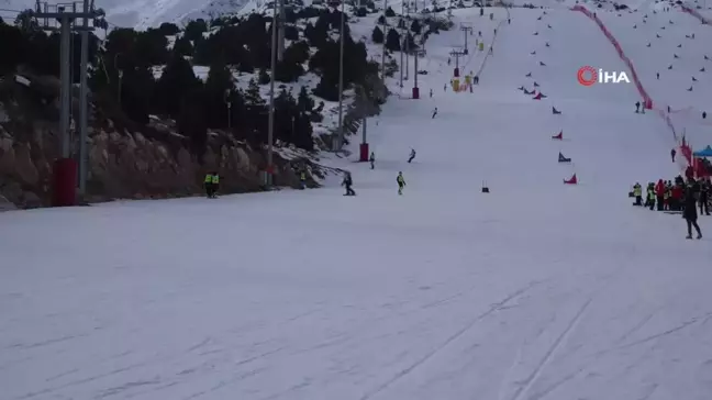 Snowboard Türkiye Şampiyonası Ergan Dağı'nda Başladı