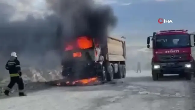 Manisa'da damperli kamyon alev aldı