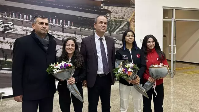 Milli Halterciler Konya'da Karşılandı