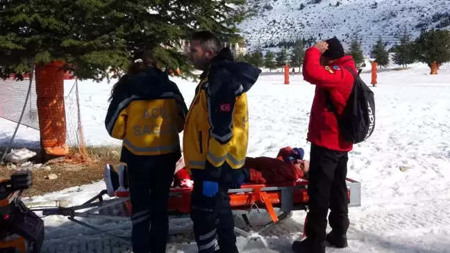 Isparta'da kayak yapan genç kar motosikleti ile kurtarıldı