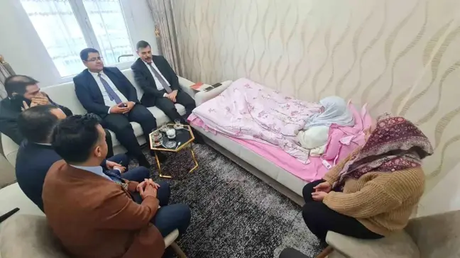 Vali Mustafa Çiftçi, 82 yaşındaki Günen Karaoğlu'nu evinde ziyaret etti