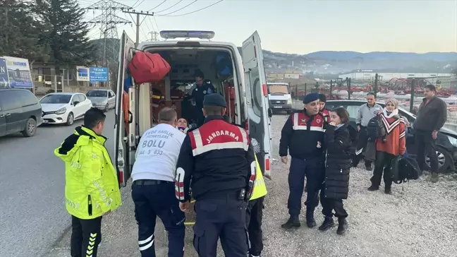 Bolu'da otomobilin istinat duvarına çarpması sonucu 1'i çocuk, 4 kişi yaralandı